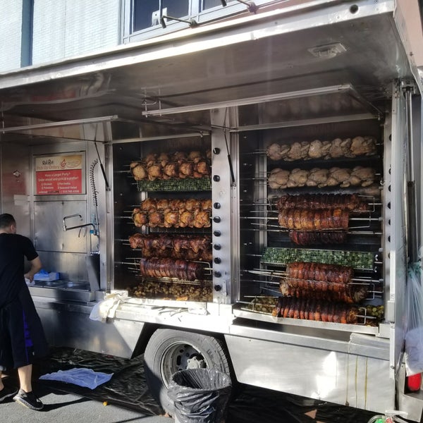 1/6/2018 tarihinde Lisa H.ziyaretçi tarafından Roli Roti Gourmet Rotisserie'de çekilen fotoğraf