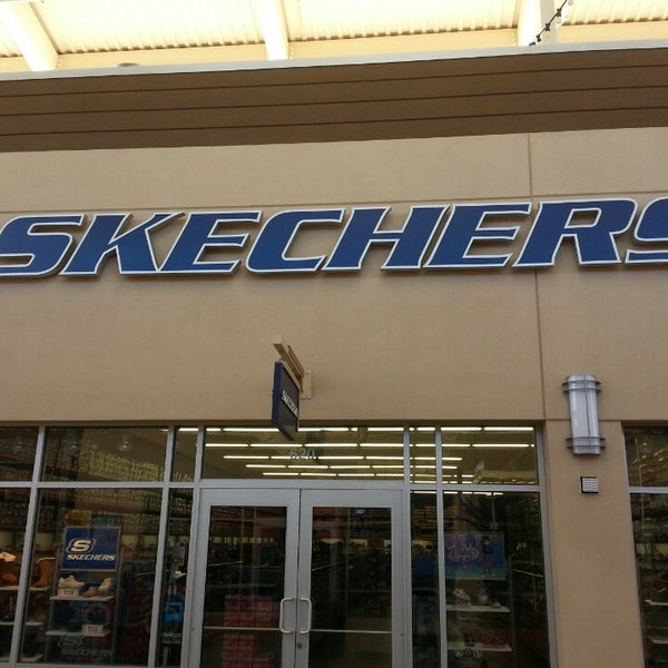 Factory Outlet Shoe Store in Glendale