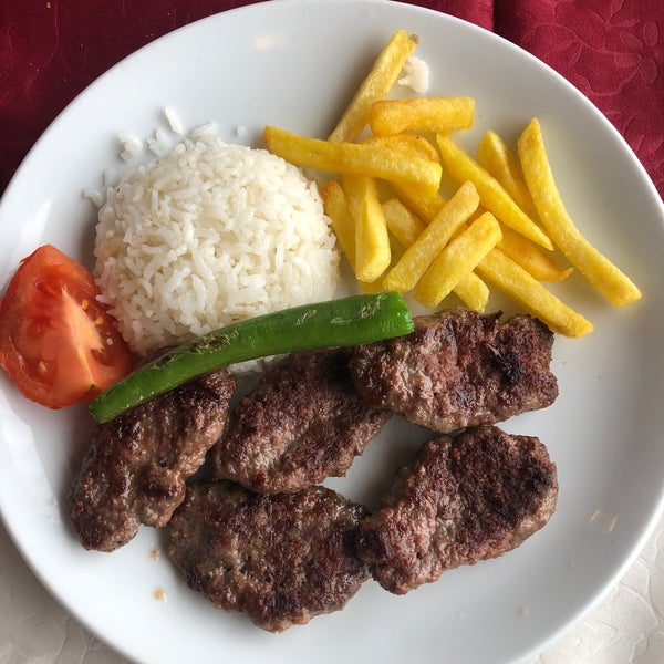 รูปภาพถ่ายที่ Abant Çamlık Restoran โดย Burak K. เมื่อ 2/22/2020
