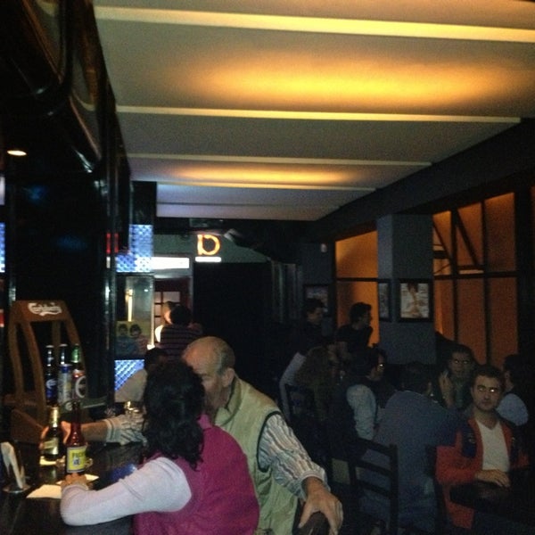 Foto diambil di Legends Kitchen &amp; Bar oleh Carlos R. pada 12/27/2012