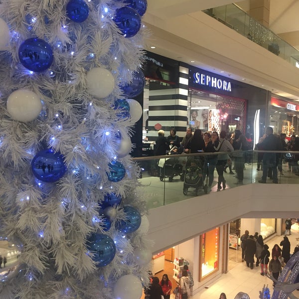 11/24/2017 tarihinde Ali A.ziyaretçi tarafından Bayshore Shopping Centre'de çekilen fotoğraf