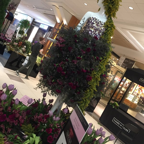 4/21/2018 tarihinde Ali A.ziyaretçi tarafından Bayshore Shopping Centre'de çekilen fotoğraf
