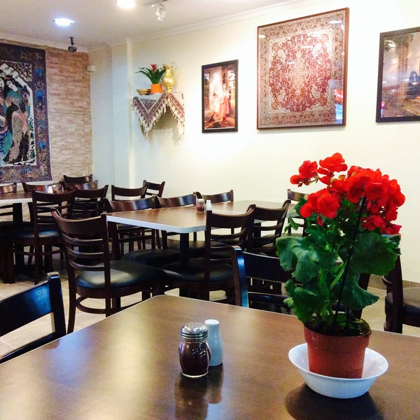 Foto tomada en Shiraz Persian Restaurant + Bar رستوران ایرانی شیراز  por Shiraz Persian Restaurant + Bar رستوران ایرانی شیراز el 6/24/2014