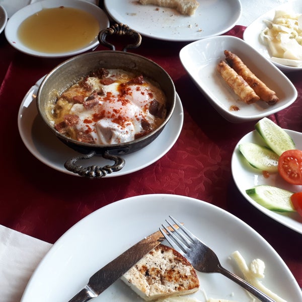 รูปภาพถ่ายที่ Abant Çamlık Restoran โดย Çiğdem D. เมื่อ 1/27/2019
