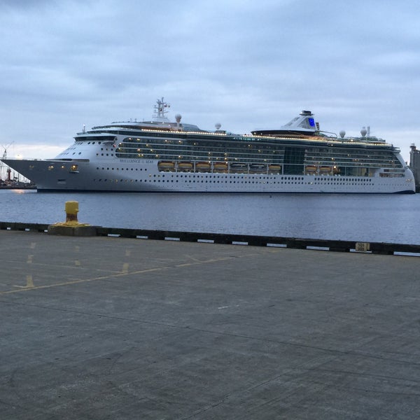 Das Foto wurde bei Yacht StarShip Dining Cruises von Tom I. am 2/24/2015 aufgenommen