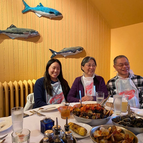 Scales & Shells Seafood Restaurant in Newport