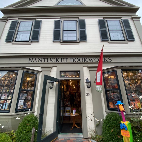 Foto tomada en Nantucket Bookworks  por Joyce L. el 10/28/2020