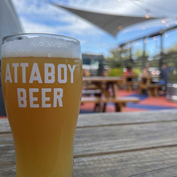 Foto tirada no(a) Attaboy Beer por John S. em 9/24/2022