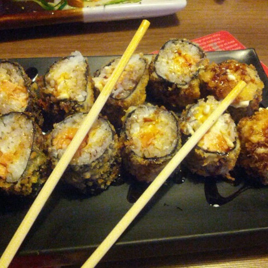 รูปภาพถ่ายที่ Kyodo Sushi โดย Henrique M. เมื่อ 10/31/2012