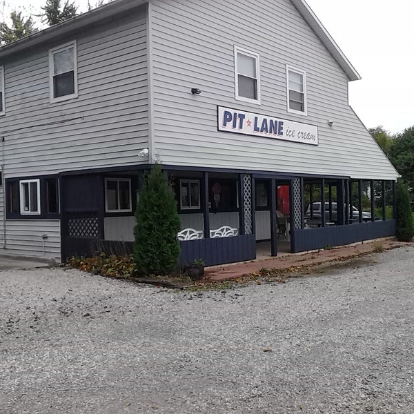 Designs by Doe Florist and Gifts Flower Store in galena