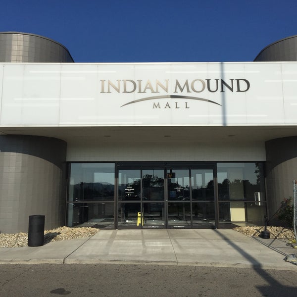 Foto tirada no(a) Indian Mound Mall por Sam M. em 8/26/2016