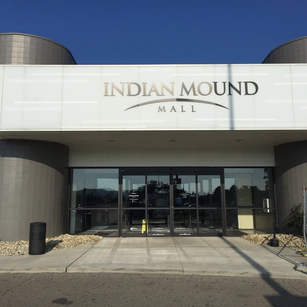 Foto tirada no(a) Indian Mound Mall por Sam M. em 10/7/2016