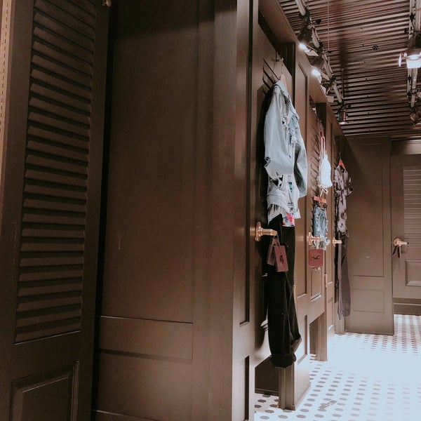 hollister south hill mall
