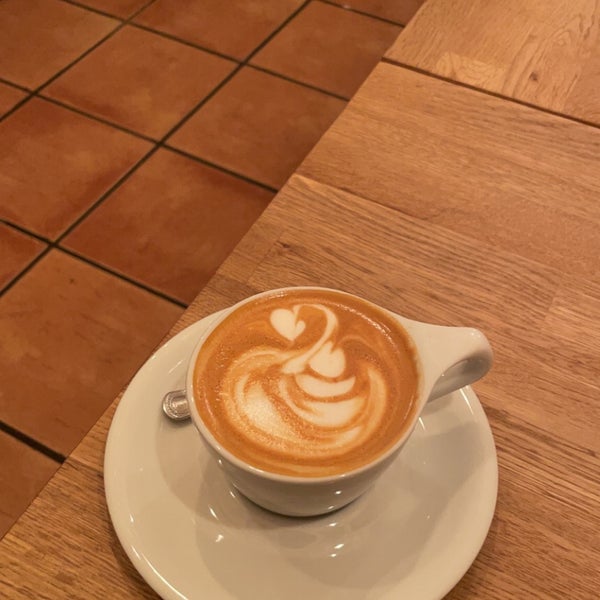 Foto diambil di Onna Coffee oleh Fayez 🤖 pada 11/30/2021