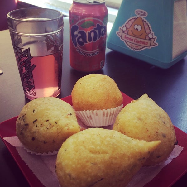 Foto tirada no(a) Santa Coxinha por Tatiane L. em 7/28/2018