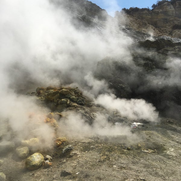 The fumes, hot ground, the irritating scent of sulfur creates a truly unique volcanic experience.