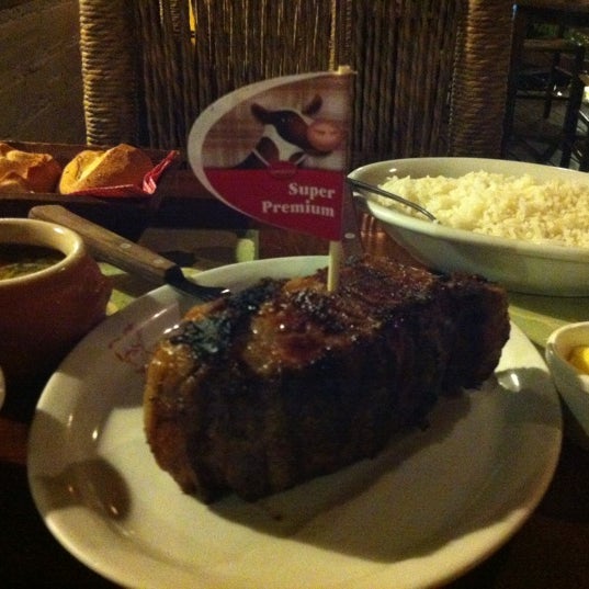 Foto diambil di Saanga Grill oleh Gustavo C. pada 12/5/2012