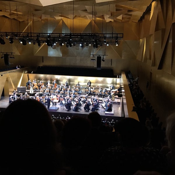Photo prise au Filharmonia im. Mieczysława Karłowicza w Szczecinie par Fatih Y. le3/17/2017