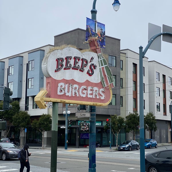 Foto diambil di Beep&#39;s Burgers oleh Lars H. pada 3/5/2024