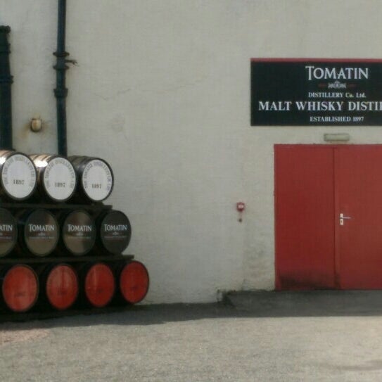 รูปภาพถ่ายที่ Tomatin Distillery โดย Lars H. เมื่อ 6/9/2015