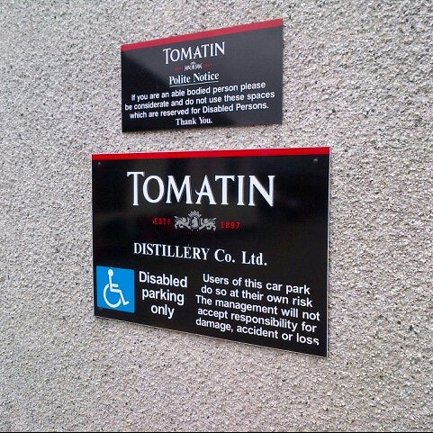 รูปภาพถ่ายที่ Tomatin Distillery โดย Lars H. เมื่อ 5/21/2013