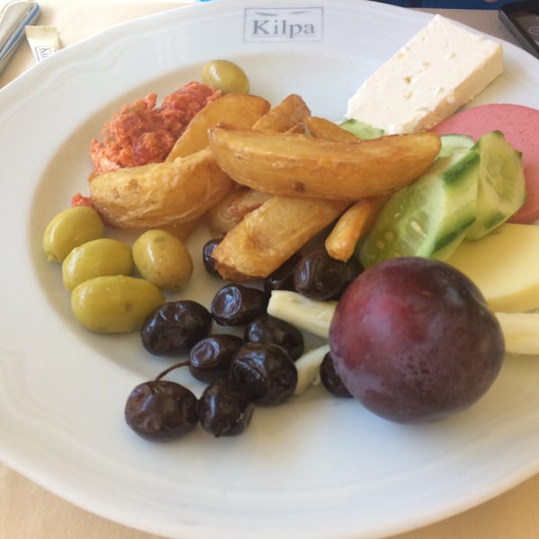 รูปภาพถ่ายที่ Kilpa Otel ve Restaurant โดย Ümit G. เมื่อ 9/24/2018