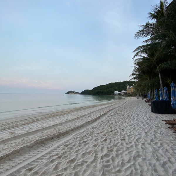 Foto diambil di JW Marriott Phu Quoc Emerald Bay Resort &amp; Spa oleh Denys A. pada 5/5/2020