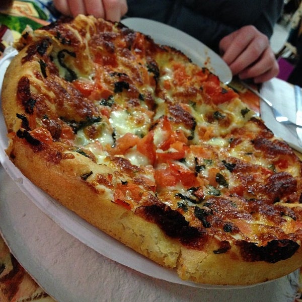 Снимок сделан в Matthew&#39;s Pizza пользователем Jeff G. 12/31/2013
