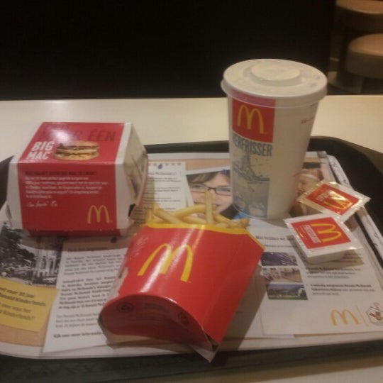 Foto tirada no(a) McDonald&#39;s por Justin v. em 12/30/2012