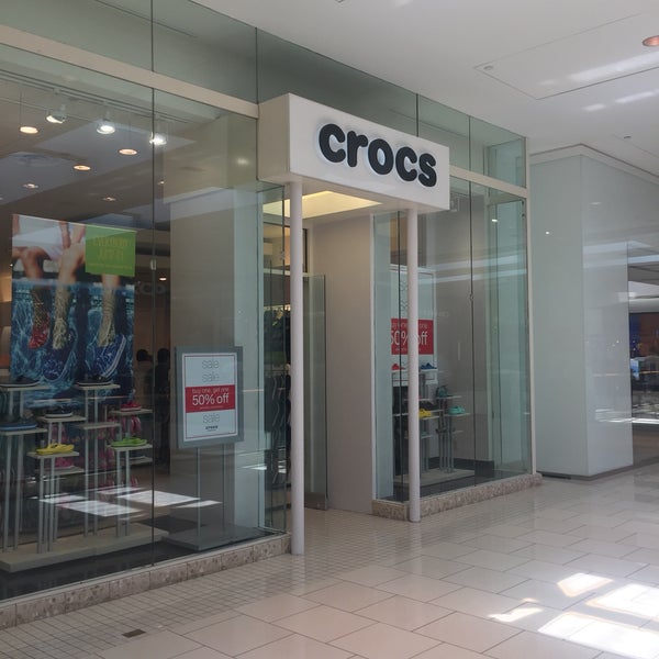 crocs aventura mall