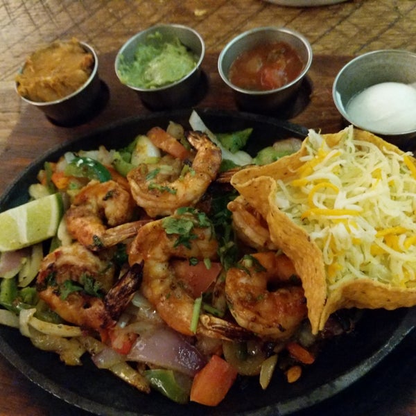 3/12/2018 tarihinde Mohammed A.ziyaretçi tarafından 3 Amigos Restaurant'de çekilen fotoğraf