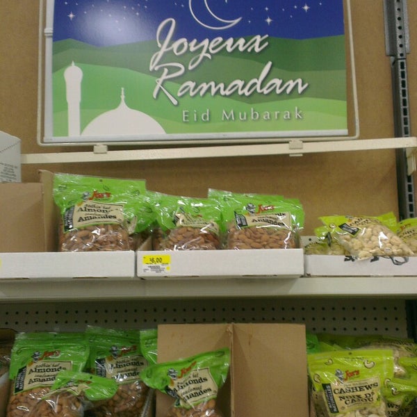 Das Foto wurde bei Walmart Supercentre von Mohammed A. am 7/20/2013 aufgenommen