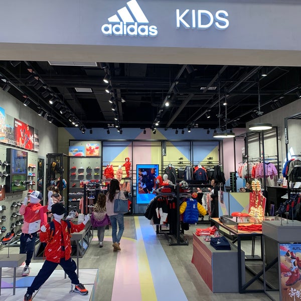 Trivial Comida sana Luminancia Photos at Adidas Kids - Children's Clothing Store in Xuhui