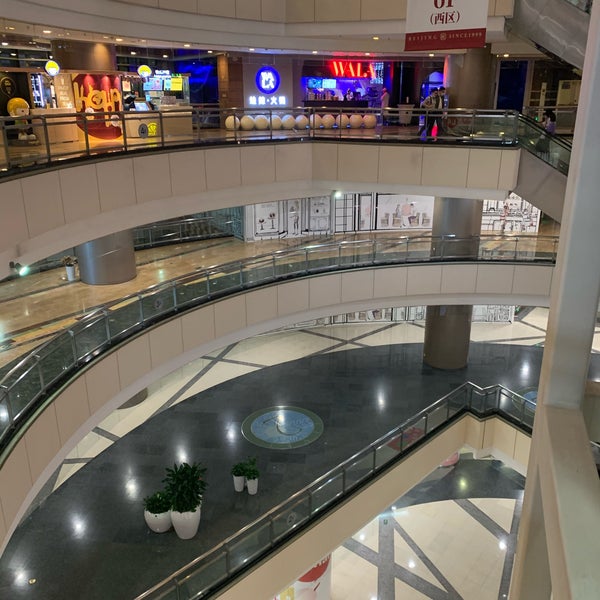 Used to be one of my favorite malls, but it can get really, really crowded. There’s a number of really good restaurants though.