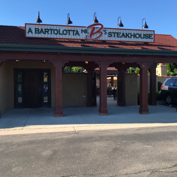 Foto diambil di Mr B&#39;s - A Bartolotta Steakhouse oleh Dave M. pada 7/8/2018