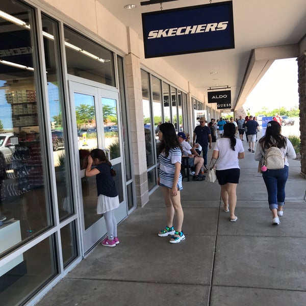 SKECHERS Factory Outlet 11211 Avenue #579