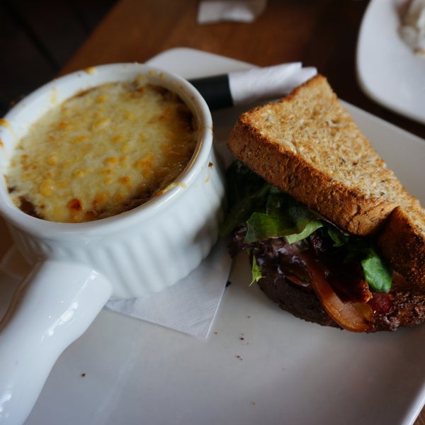 Cute and cozy, but very busy Cafe in Fort Langley. Soup & sandwich combo is delicious... and they have great drinks!