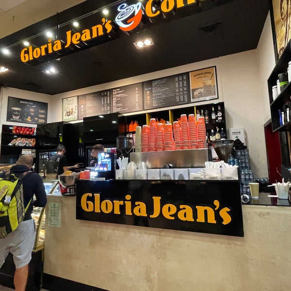 Detective necklace Royal family Gloria Jean's - Coffee Shop