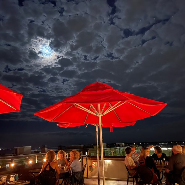 Photo taken at The Rooftop Bar at Vendue by Kyle D. on 10/16/2021