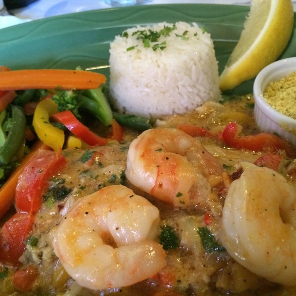 รูปภาพถ่ายที่ Minas Brazilian Restaurant &amp; Cachaçaria โดย --- เมื่อ 6/14/2014