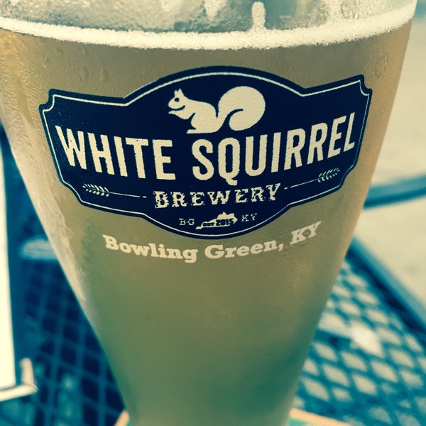 Foto tirada no(a) White Squirrel Brewery por Stacey O. em 6/18/2016
