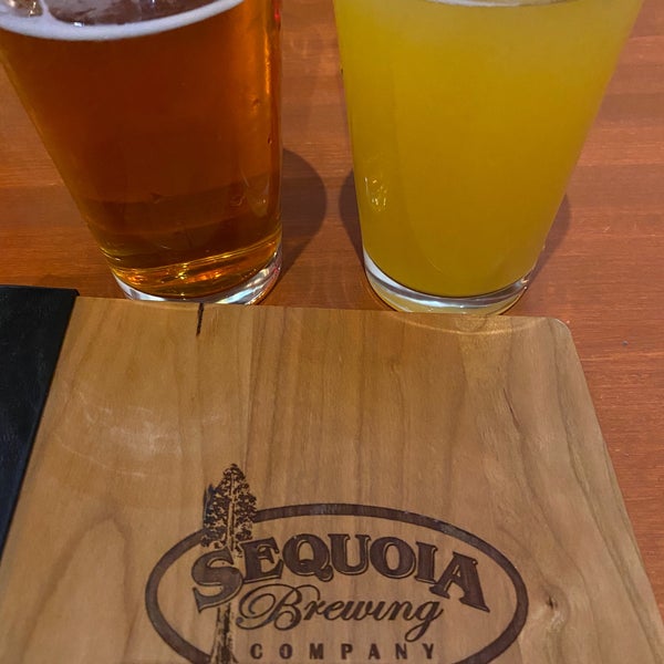 11/5/2019 tarihinde Stacey O.ziyaretçi tarafından Sequoia Brewing Company - Visalia'de çekilen fotoğraf