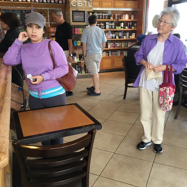 Photo taken at The Coffee Bean &amp; Tea Leaf by Andie D. on 5/30/2016