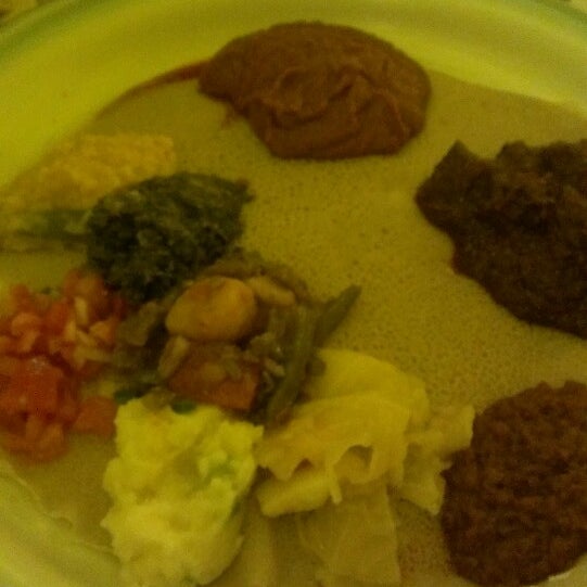 รูปภาพถ่ายที่ Meskerem Ethiopian Restaurant โดย David W. เมื่อ 3/3/2014