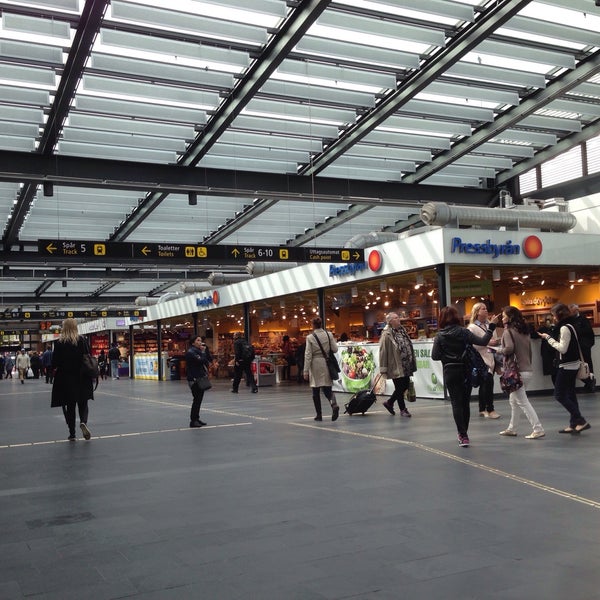 Foto diambil di Malmö Centralstation oleh Eugene W. pada 5/25/2015