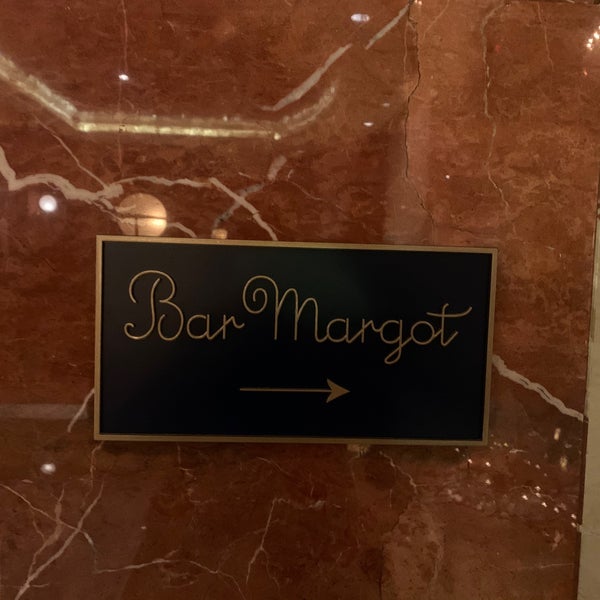 รูปภาพถ่ายที่ Bar Margot โดย Senaca W. เมื่อ 12/19/2020