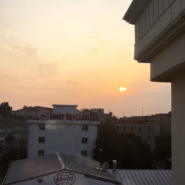 Foto diambil di Akgün Hotel oleh Alens B. pada 10/19/2019
