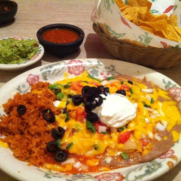 Das Foto wurde bei Guadalajara Mexican Restaurant &amp; Bar von Guadalajara Mexican Restaurant &amp; Bar am 3/27/2017 aufgenommen