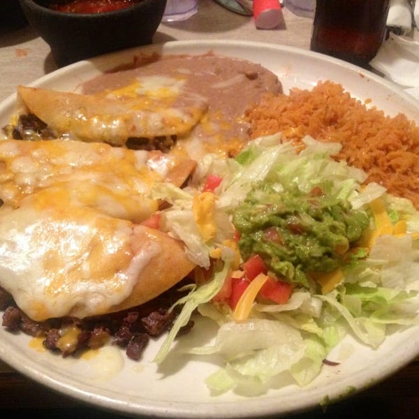 Das Foto wurde bei Guadalajara Mexican Restaurant &amp; Bar von Guadalajara Mexican Restaurant &amp; Bar am 3/27/2017 aufgenommen