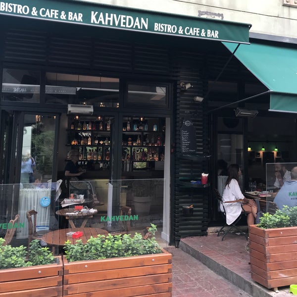 9/23/2018 tarihinde Maybe Ist Kitchen and Cocktail by Kahvedanziyaretçi tarafından Maybe Ist Kitchen and Cocktail by Kahvedan'de çekilen fotoğraf